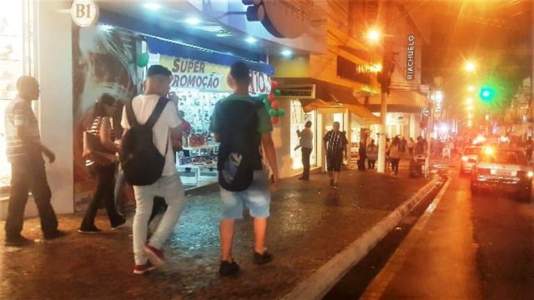 Veja como ficam horários de serviços e comércio para Natal em Marília