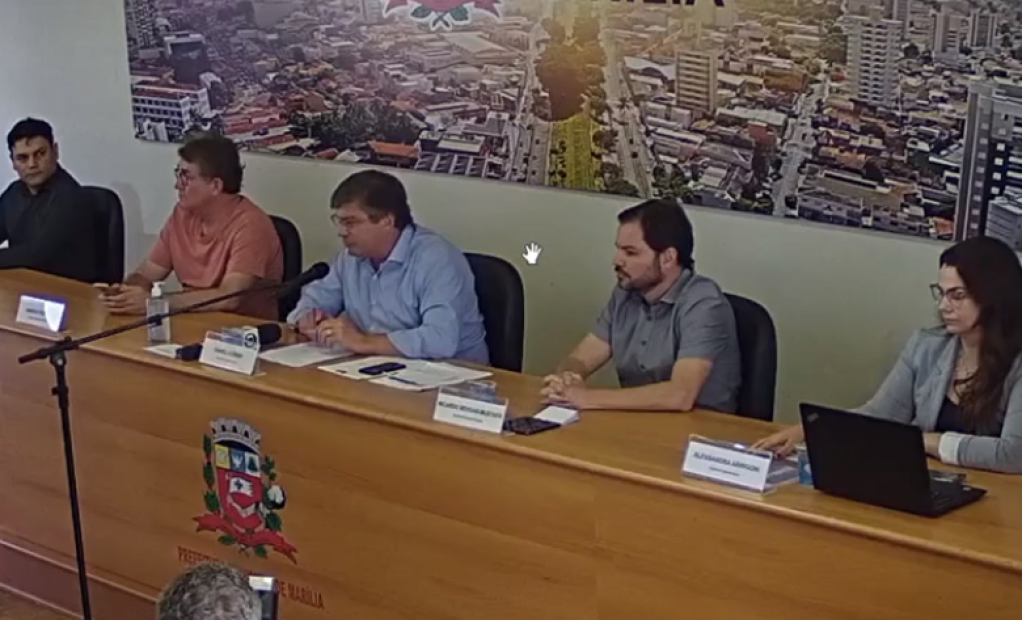 Prefeito Daniel ALonso durante pronunciamento sobre extensão da quarentena em Marília