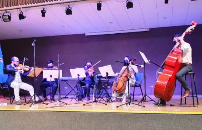 Teatro de Marília terá concerto de Natal no domingo; leve 1kg de alimento