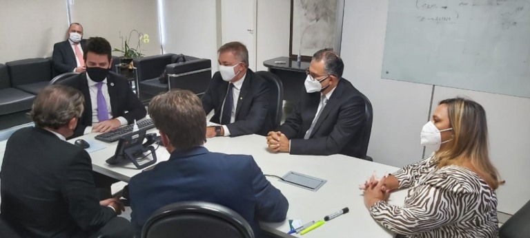Consórcio de prefeitos negocia vacina Russa e discute projeto com Ministério