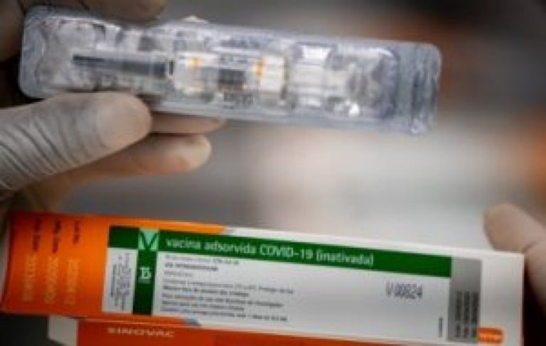Coronavac chega à fase final de testes. Butantan prevê mais doses em janeiro