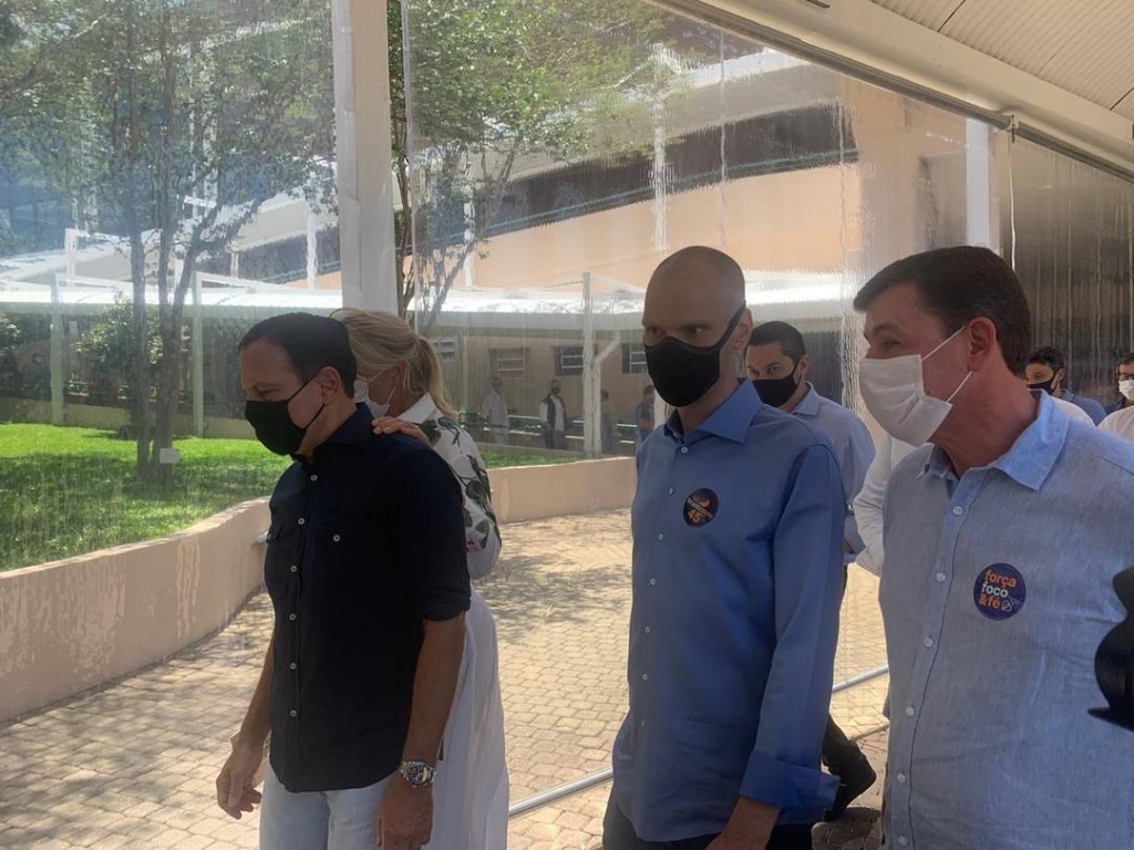 Covas vota com Doria em SP; Bauru tem eleição tranquila; veja mais do 2º turno