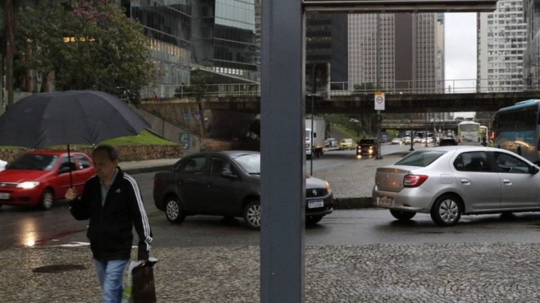 Temporais obrigam 8,6 mil pessoas a deixarem suas casas