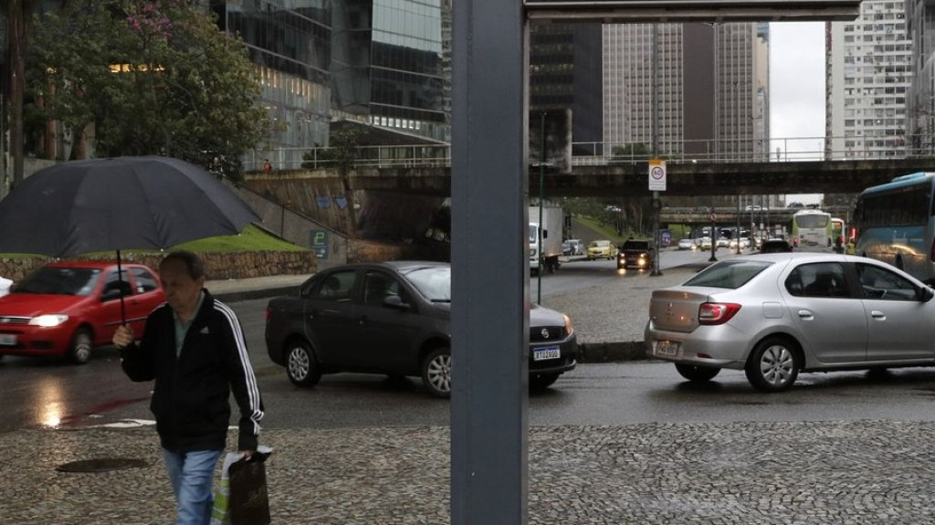 Temporais obrigam 8,6 mil pessoas a deixarem suas casas