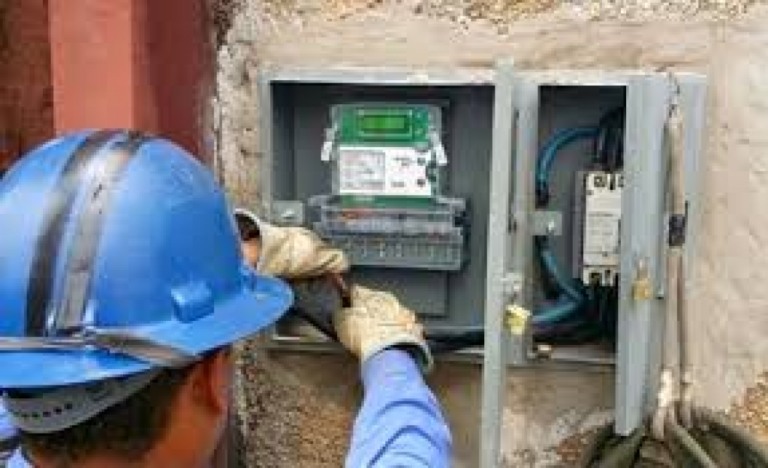 Quase 3 mil consumidores ignoram descontos na conta de luz em Marília; veja cadastro