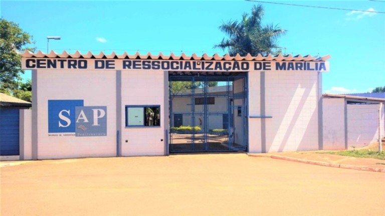 Detentos flagrados com 110 porções de droga na volta para semiaberto em Marília