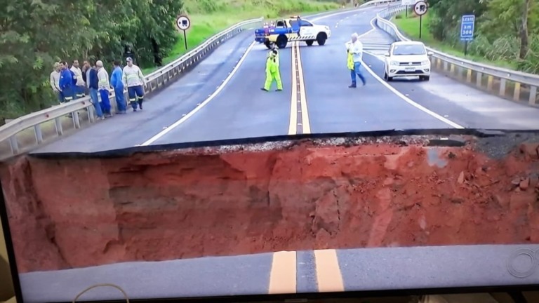 Interdição em trecho da SP-333 deve ser mantida até abril