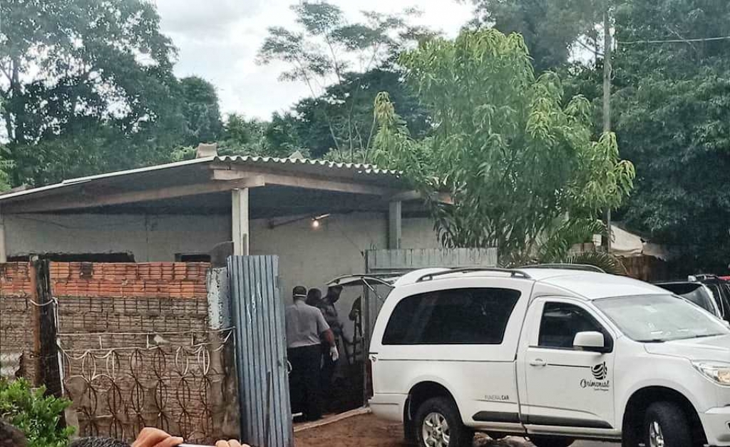 Polícia espera laudos de mortes em Pompéia; família fala em facadas e agressão