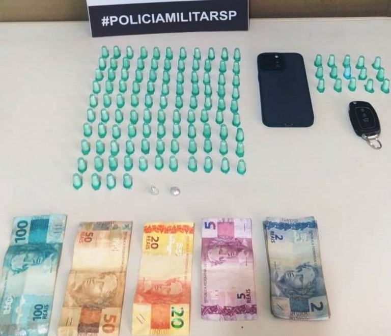 Ações da PM apreendem drogas, dinheiro e prendem três em Garça