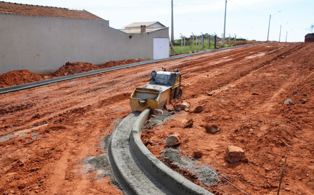 Obra asfalta interligação de bairros na zona norte