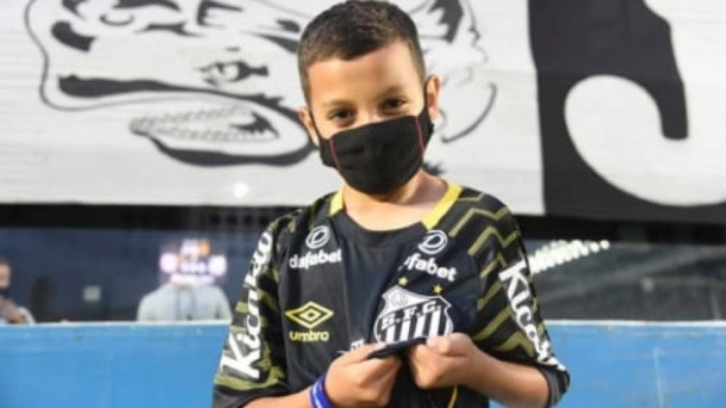 Famosos apoiam torcedor do Santos de 9 anos, hostilizado na Vila Belmiro
