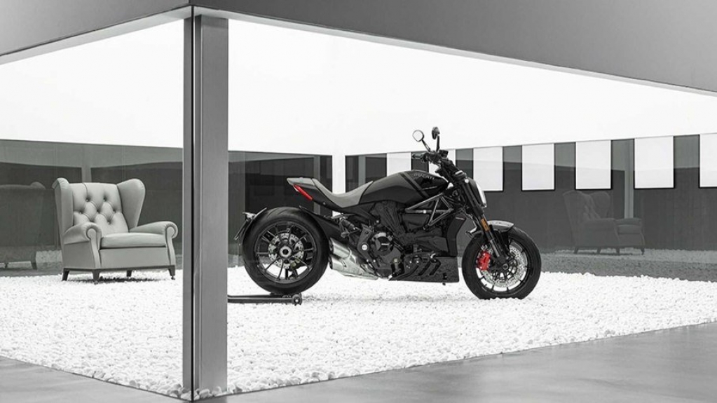 Ducati apresenta mundialmente a nova naked esportiva XDiavel Nera