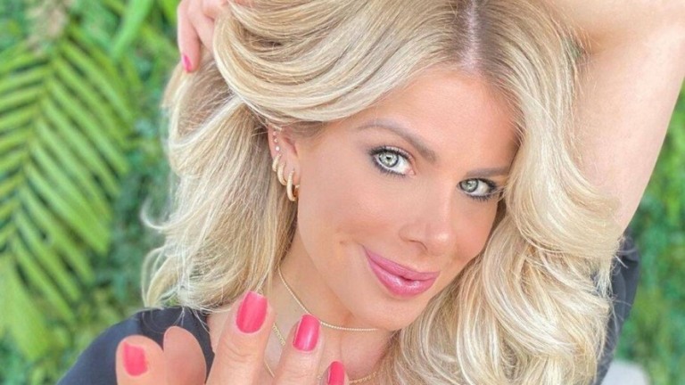 Karina Bacchi recusa convite para ensaio sensual: 'Não agrada a Deus'
