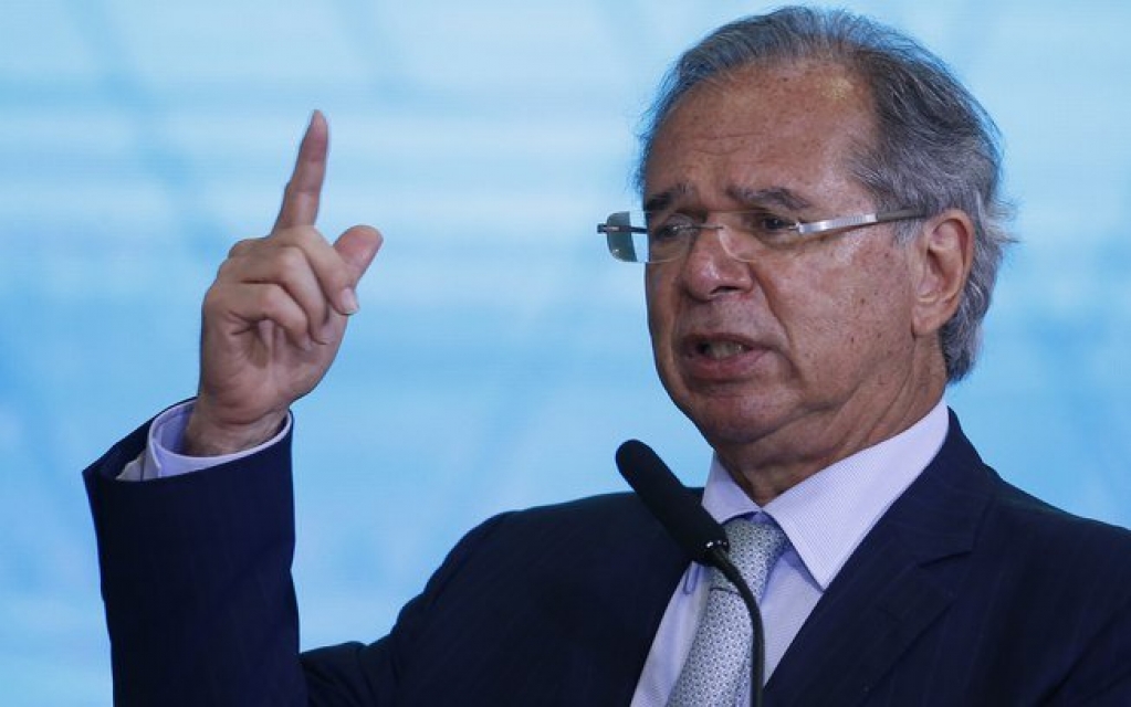 Guedes diz que nunca prometeu crescimento em V: "Não vendo ilusões"