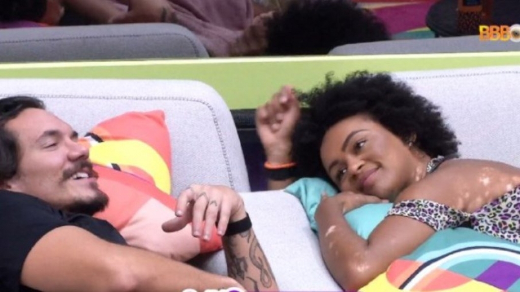Natália fica preocupada após sexo: "Você vai sair como garanhão" Natália fica preocupada após sexo: "Você vai sair como garanhão"
