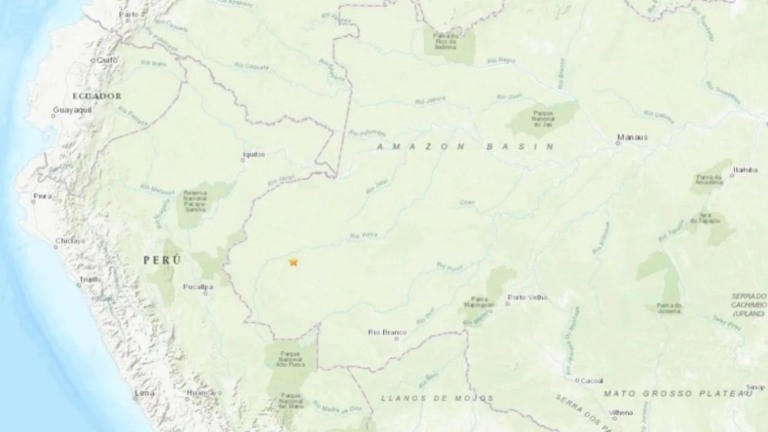 Serviço Geológico dos Estados Unidos Estrela no mapa mostra local onde ocorreu o tremor de 6,6 graus na Amazônia