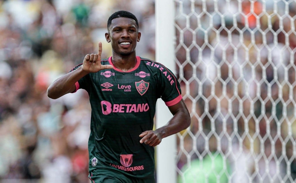 Fluminense vence o Madureira e reassume a liderança do Carioca