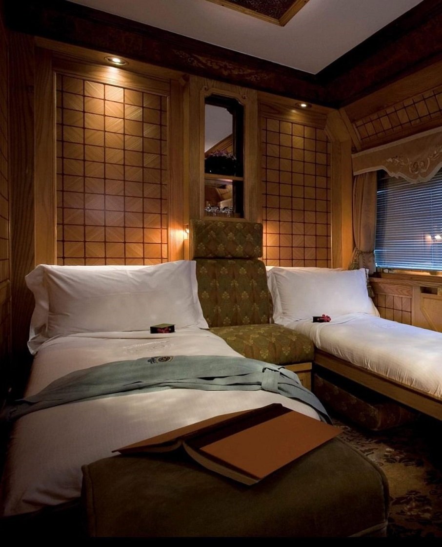 Quarto do trem de luxo The Eastern & Oriental Express, da Belmond, que faz itinerário no Sudeste Asiático