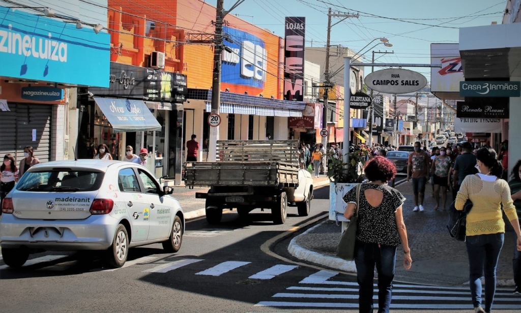 Comércio abre domingo em Marília e espera semana com impacto extra do 13º Comércio abre domingo em Marília e espera semana com impacto extra do 13º