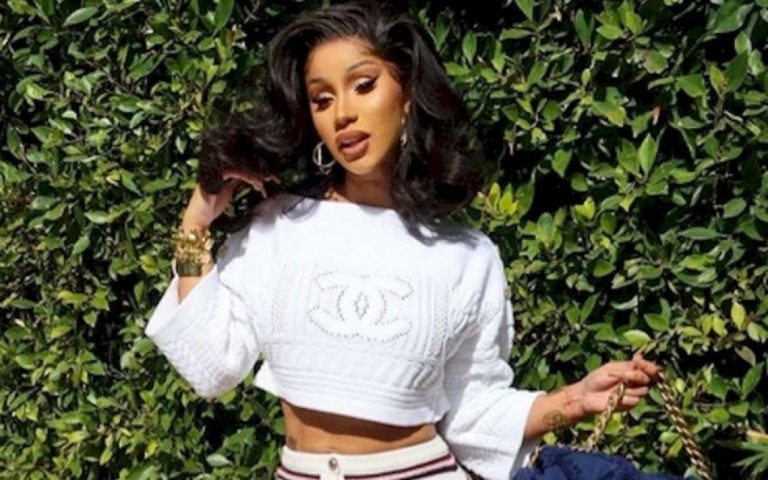 Cardi B ganha liminar contra YouTube para vídeos difamatórias sejam deletados