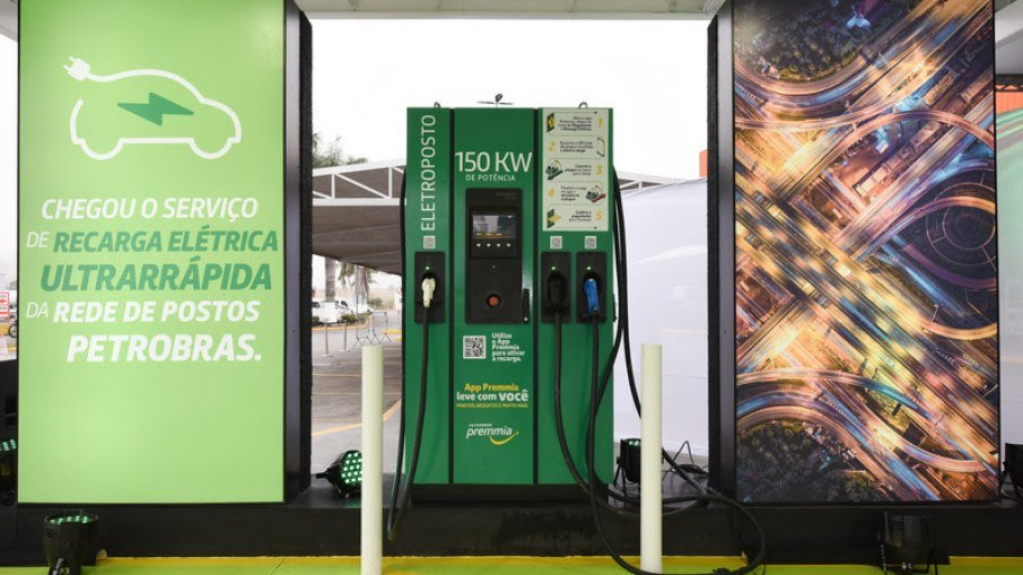 Vibra investe em rede de carregadores elétricos em postos Petrobras