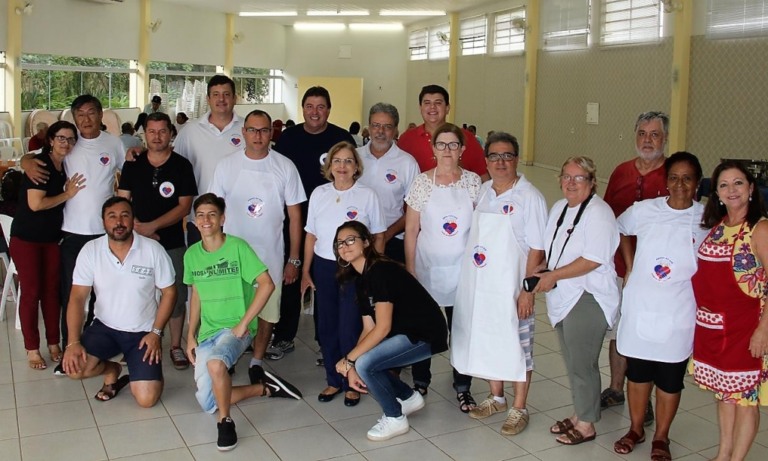 Amigos do Bar fazem festa para asilos e esbanjam solidariedade