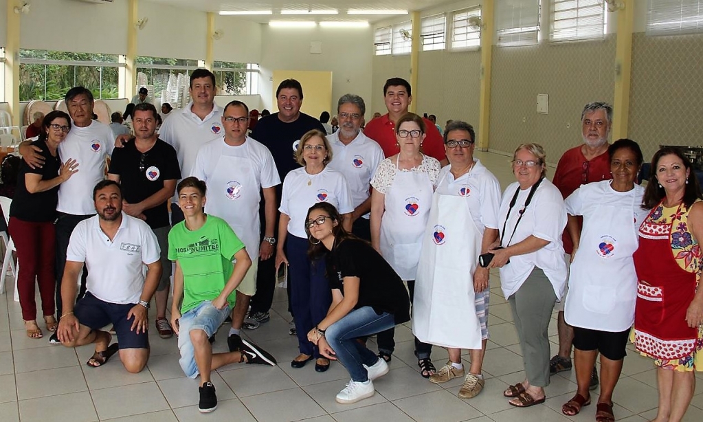 Amigos do Bar fazem festa para asilos e esbanjam solidariedade