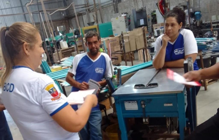 Garça faz visitas a empresas em programa contra o mosquito da dengue