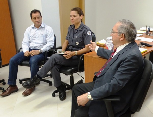 Marco Antonio, da emdurb, capitã Andréa e o promotor José Alfredo Sant´anna