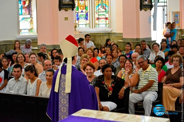 Dom Luiz Cipolini celebrou missa – Érica Montilha