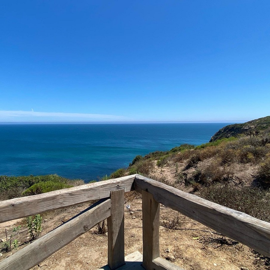 Vista para do Point Dume para o Oceano Pacífico, em Malibu, na Califórnia (EUA). Foto: Reprodução/Instagram 21.07.2023