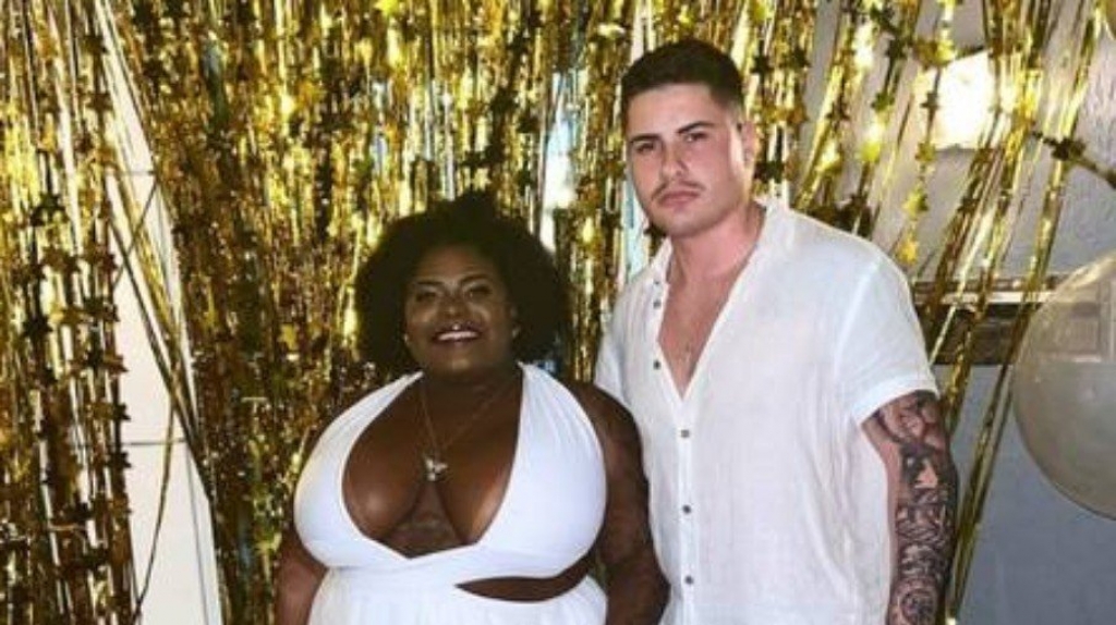 Noivo de Jojo Todynho se derrete pela cantora: "Meu presente"