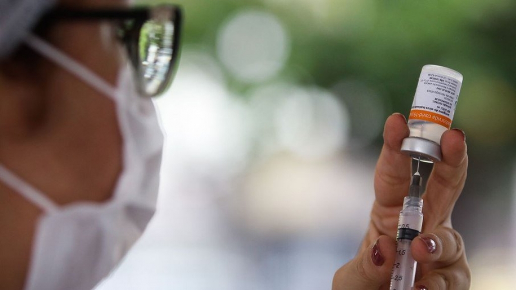 Prefeitura do Rio suspende aplicação de dose de reforço até receber novo lote