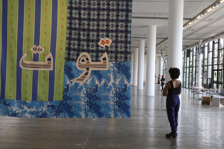 São Paulo (SP), 05/09/2023 - Obra de Mounira Al Solth na 35ª Bienal de Arte - coreografias do impossível, com curadoria de Diane Lima, Grada Kilomba, Hélio Menezes e Manuel Borja-Villel, no parque do Ibirapuera. Foto: Rovena Rosa/Agência Brasil