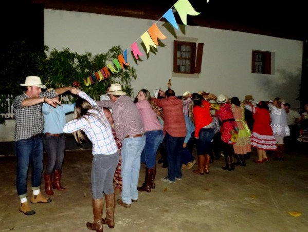 Festas "julinas" do Rotary e Atelier Sílvio Derobe unem tradição e alegria