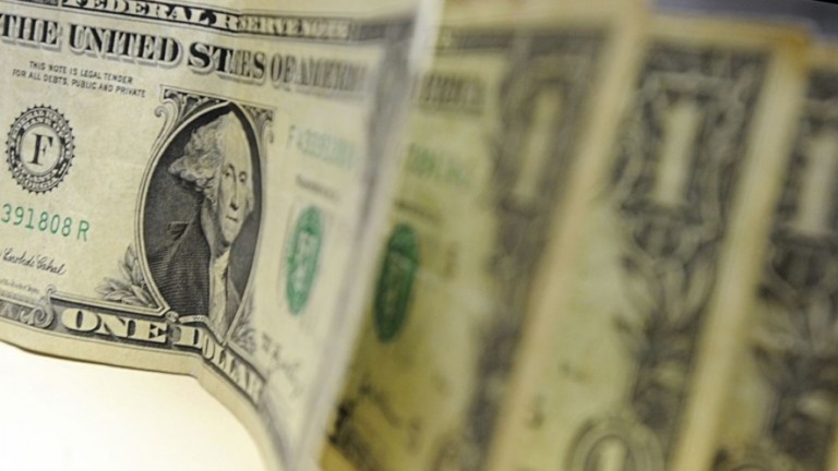 Dólar sobe 4% em maior alta diária desde o início da pandemia; entenda