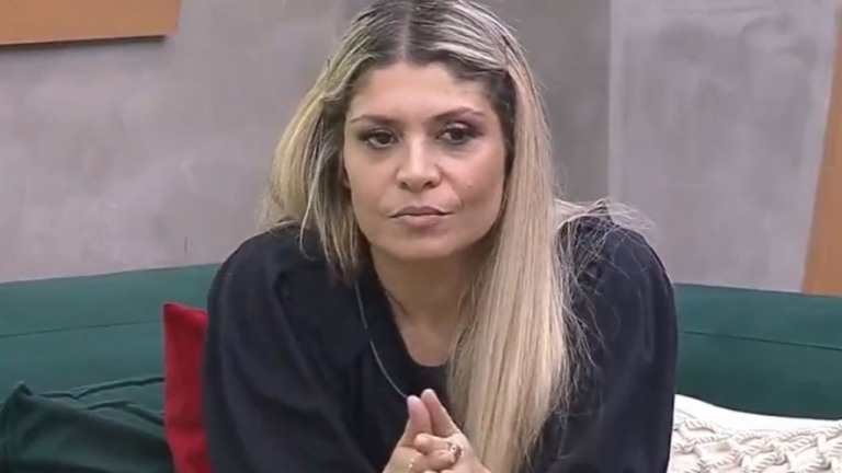Power Couple: Adryana diz que já tentou abandonar carreira de cantora