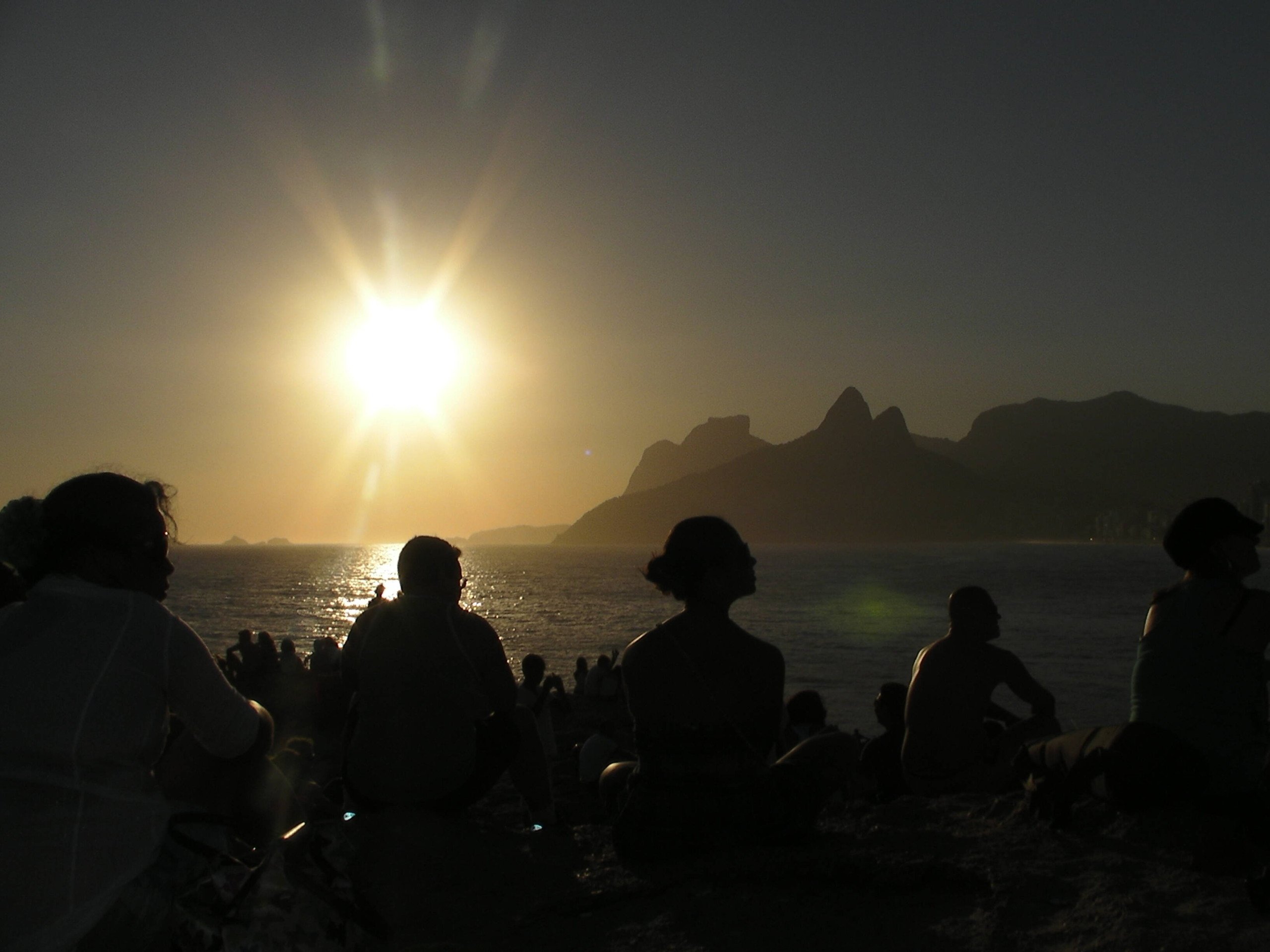 No Arpoador, aplausos para o sol são rotineiros. Foto: Anderson Dezan