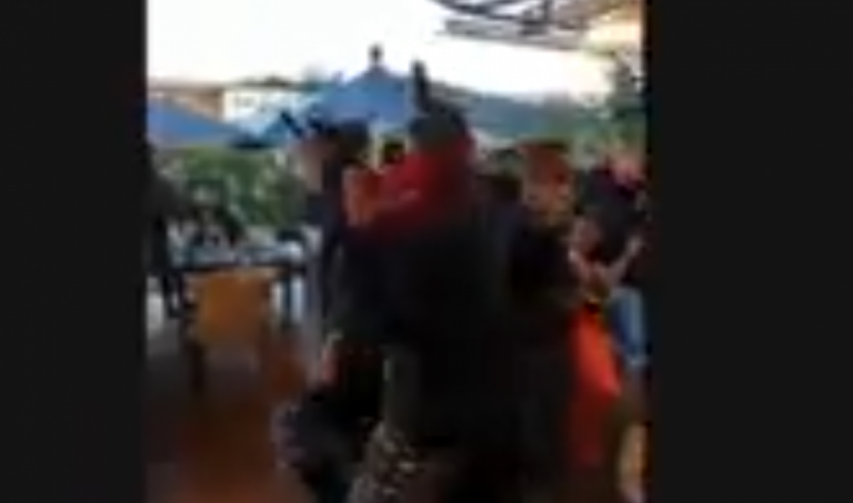 Bar pede desculpas após imitação de garçons para “dança do caixão” no RS