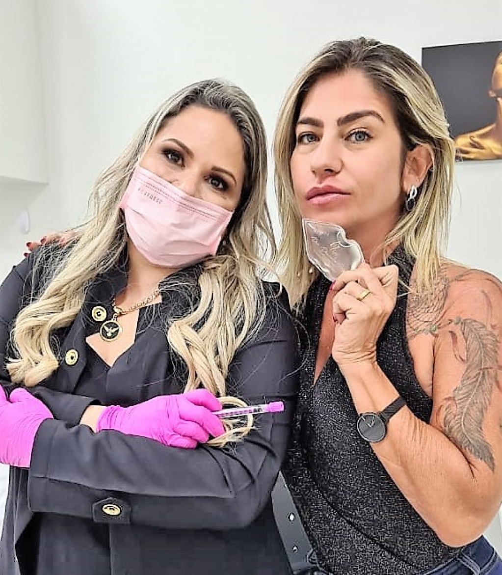 Alê Custódio mostra preenchimento labial e exames em laboratório