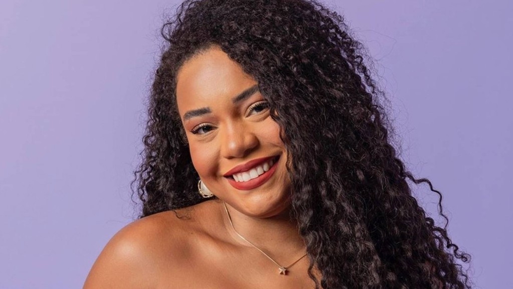 Ex-BBB Thalyta Alves posa nua e mostra resultado de lipoaspiração: ‘Que tudo!’
