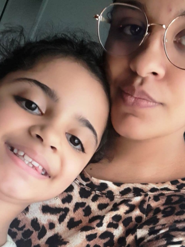 Emanuelle com a mãe, Deborah: relato de meses de dores até diagnóstico grave – Reprodução/Facebbok