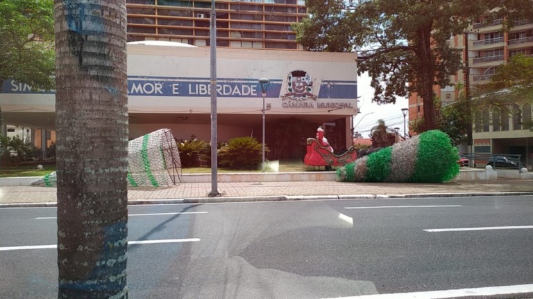 Comércio de Marília inicia horário especial na segunda; ganha decoração