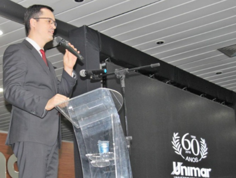procurador Deltan Dallagnol durante palestra em Marília