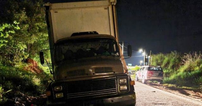 PM flagra falsa denúncia de furto e frustra desvio de carga em Marília; dois presos