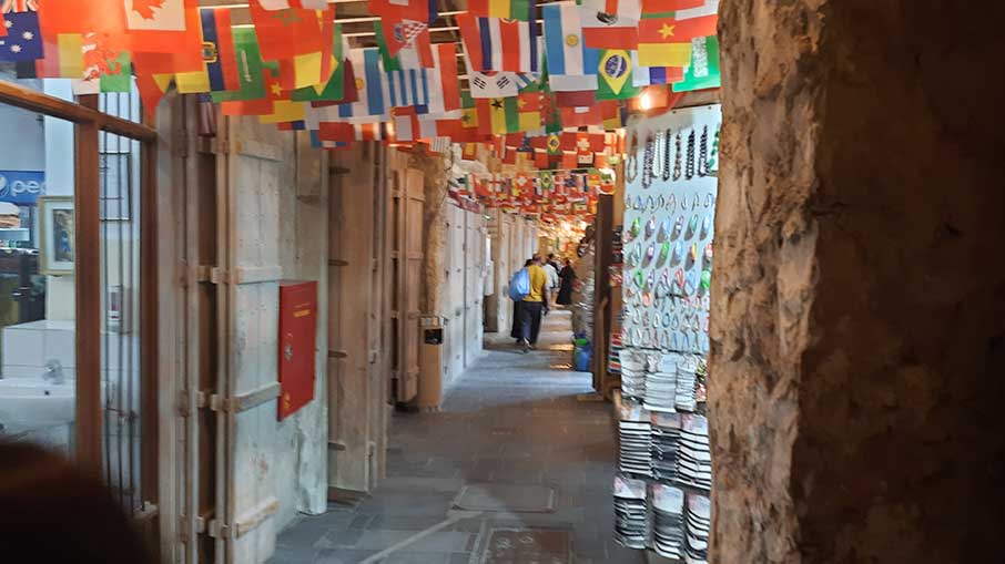 Parte interna do Souq Waqif, em Doha, no Catar. Foto: Felipe Carvalho