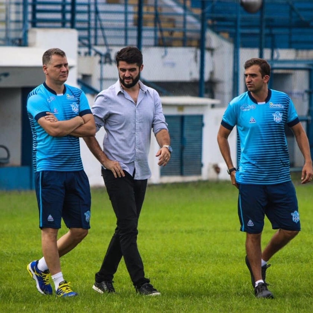 Diego Cope (centro) deixa diretoria de futebol do MAC