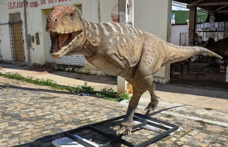 Reforma de Museu dos Dinossauros avança em Marília e já tem réplica pronta