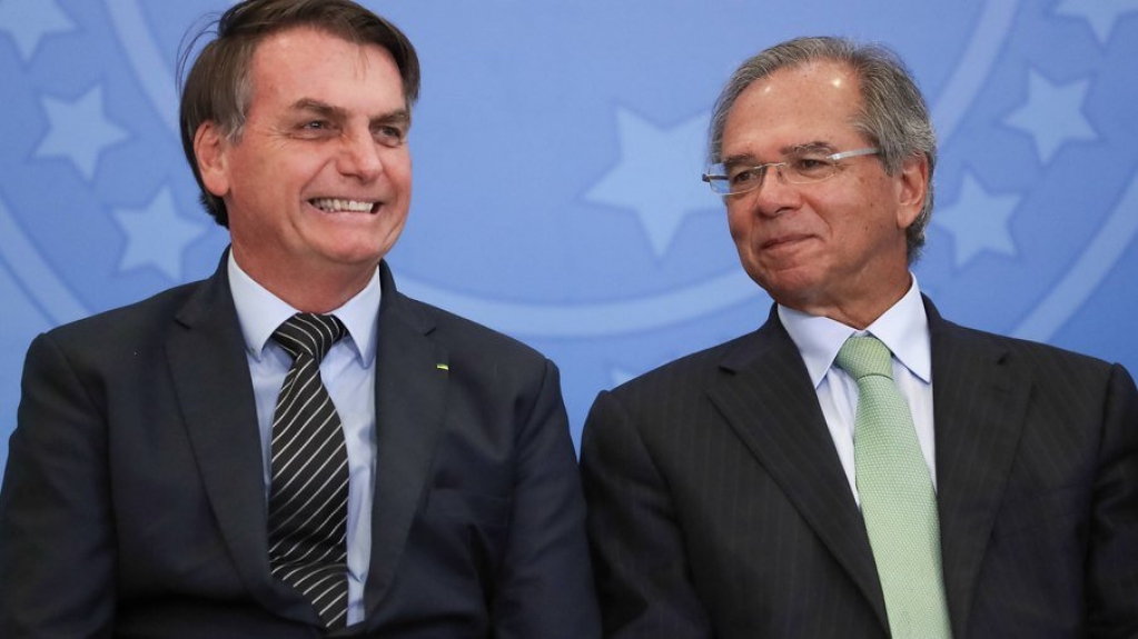 Fala sobre servidores repercute mal e aumenta pressão sobre Bolsonaro Fala sobre servidores repercute mal e aumenta pressão sobre Bolsonaro