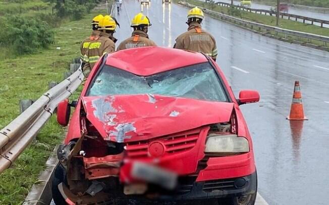 carro destruido